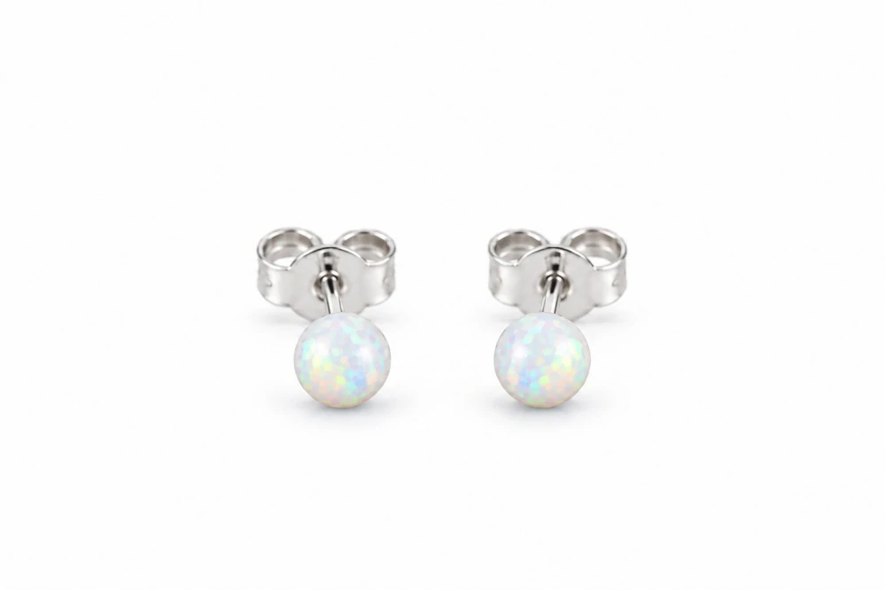 Šperky Nina – Strieborné náušnice Biely opál napichovačky (3 mm, 0,5 g) 925/1000 - ns kam 510