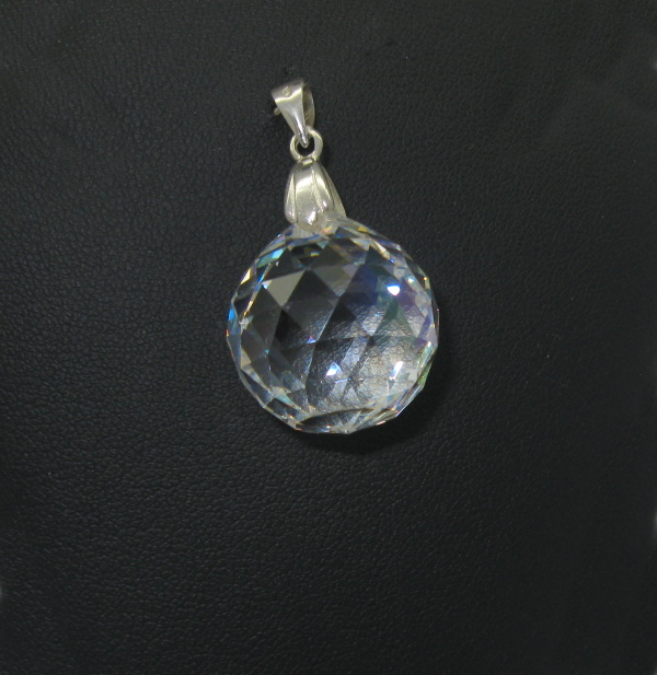 Prívesok Swarovski elements bíly meňavý