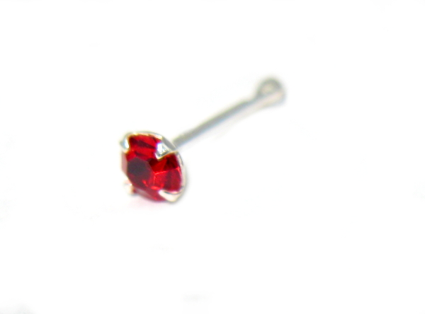 Piercing do nosu strieborný 925/1000 ( červený kámen 770)