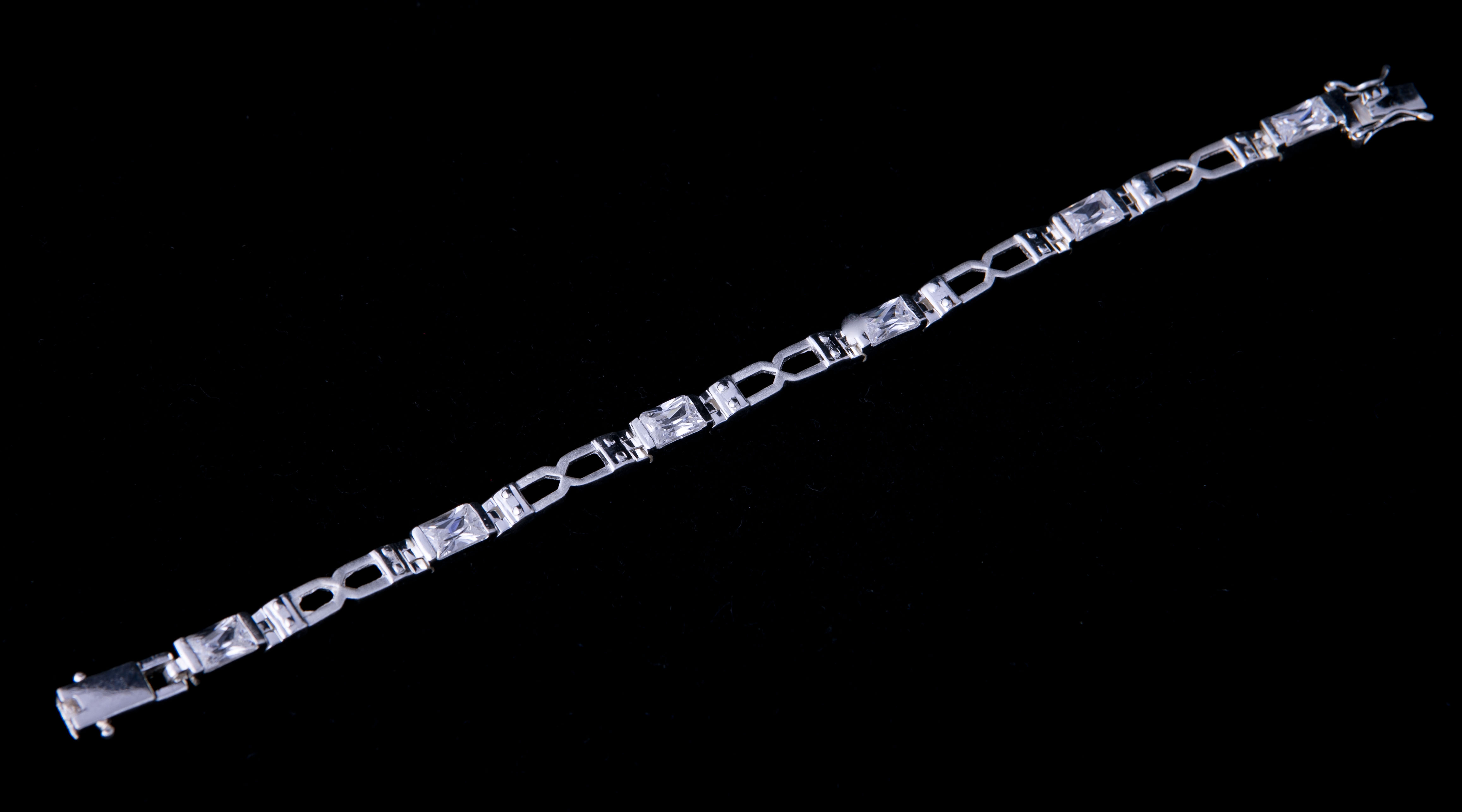 Šperky Nina - Strieborný náramok 925/1000 s kamienky zirkón - nar ag H 220