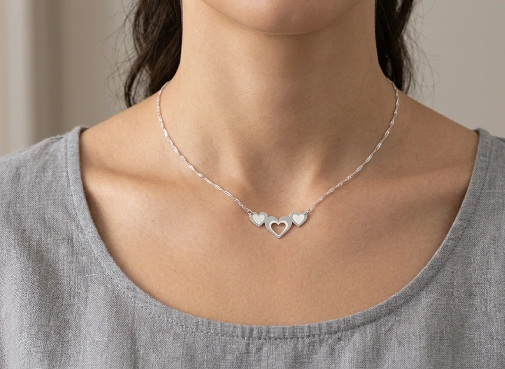 Šperky Nina - Strieborný náhrdelník „Tri srdce“ 925/1000 – romantický design - nahr ag H 002