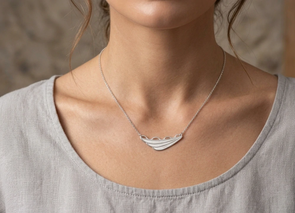 Šperky Nina - Strieborný náhrdelník „Vlna nehy“ 925/1000 – jemný designový motiv - nahr ag H 006