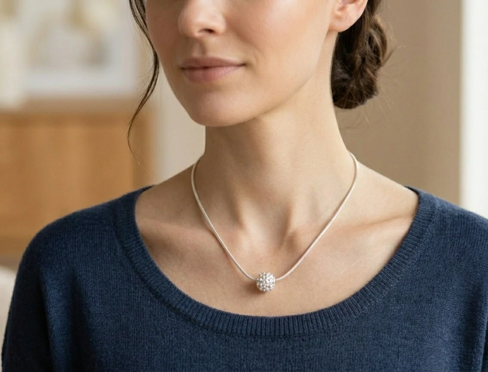 Šperky Nina - Strieborný náhrdelník 925/1000 s kryštály Swarovski – biela guľa (42 cm) - retpri ag H 002