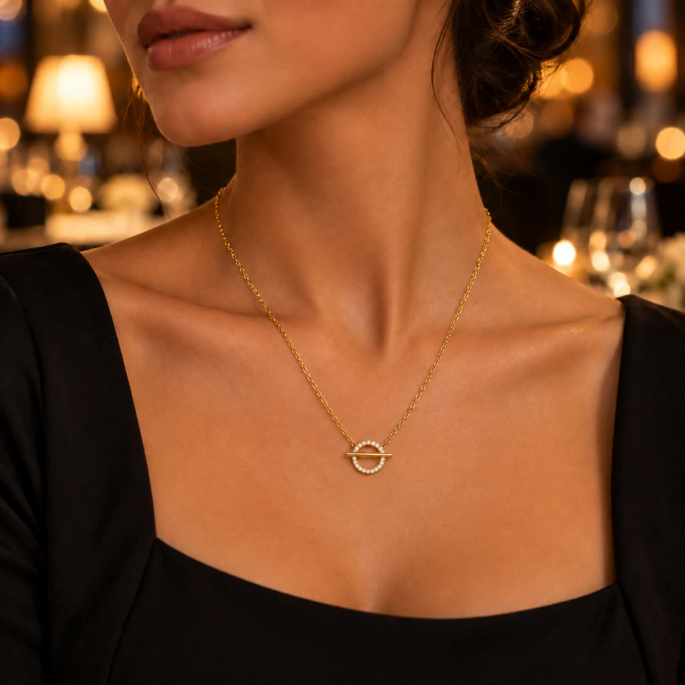 Šperky Nina – Pozlátený strieborný náhrdelník Geometric Circle & Bar so zirkónmi (45 cm) - ret zlac 57